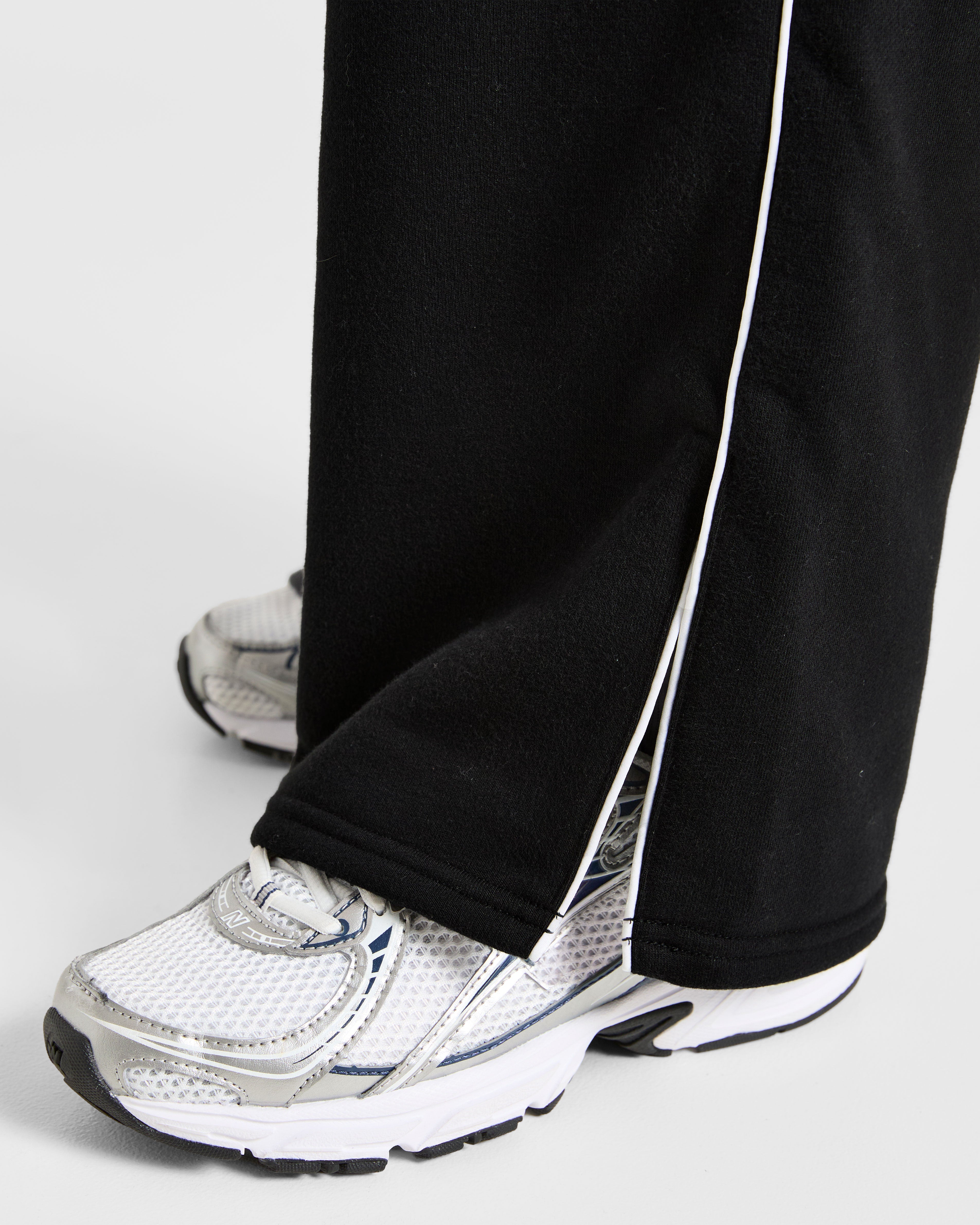 Form Straight Leg Joggers - Noir